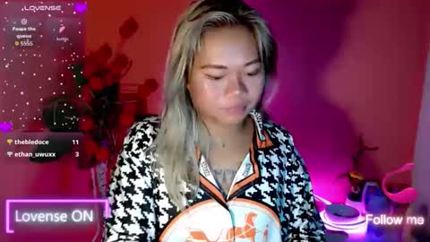 Snapshot of pinay_sweetlenatashaxx chatting on 10.15.25 call me natasha online show from 10.15.25