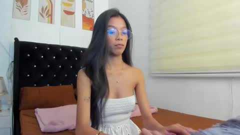 Snapshot of pinay_xpress chatting on 09.25.25 TINA online show from 09.25.25