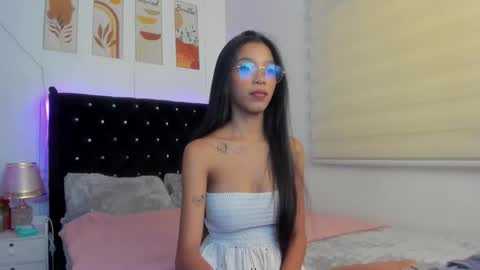 Snapshot of pinay_xpress chatting on 11.22.25 TINA online show from 11.22.25