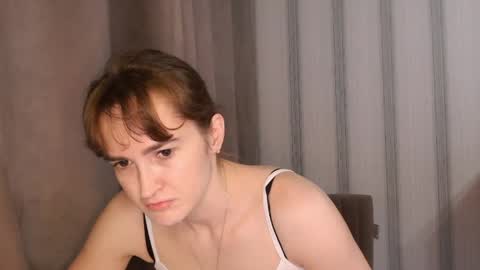 Snapshot of pineapple__mood chatting on 04.21.26 online show from 04.21.26