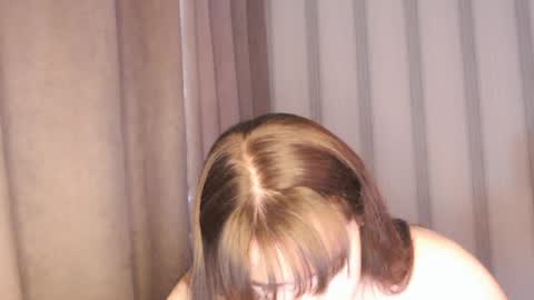 Snapshot of pineapple__mood chatting on 05.27.26 online show from 05.27.26