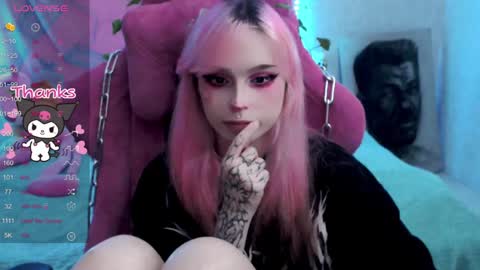 Snapshot of pineapple_dope chatting on 01.22.25 Nancy online show from 01.22.25