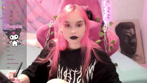 Snapshot of pineapple_dope chatting on 03.02.25 Nancy online show from 03.02.25