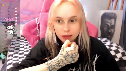 Snapshot of pineapple_dope chatting on 02.25.26 Nancy online show from 02.25.26