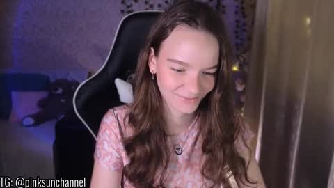 Snapshot of pink__sun chatting on 11.26.25 Stephanie online show from 11.26.25