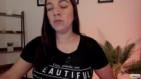 Snapshot of pink_kitten_ chatting on 02.01.26 Eli online show from 02.01.26