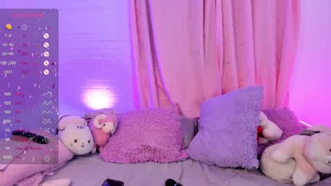 Snapshot of pink_quarz chatting on 12.07.24 KELLY online show from 12.07.24