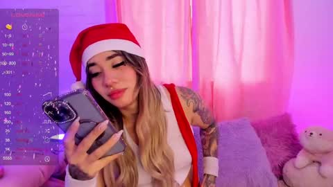 Snapshot of pink_quarz chatting on 12.21.24 KELLY online show from 12.21.24