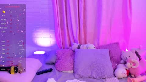 Snapshot of pink_quarz chatting on 02.11.25 KELLY online show from 02.11.25