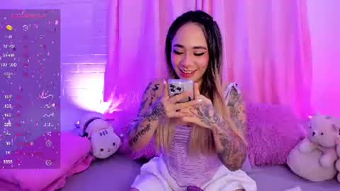 Snapshot of pink_quarz chatting on 03.11.25 KELLY online show from 03.11.25