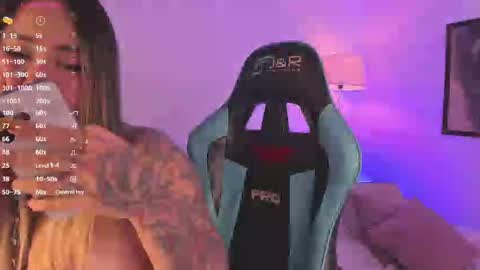 Snapshot of pink_quarz chatting on 10.11.25 KELLY online show from 10.11.25