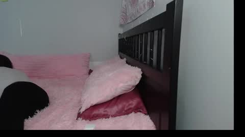 Snapshot of pink_tv chatting on 09.30.25 pink_tv online show from 09.30.25