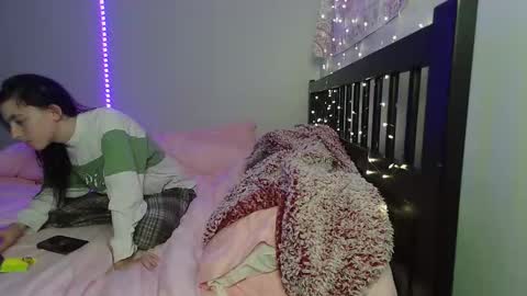 Snapshot of pink_tv chatting on 11.06.25 pink_tv online show from 11.06.25