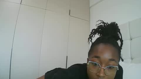 PinkyAura online show from 02.04.26