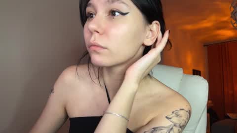 pinkdollylovv online show from 12.13.24