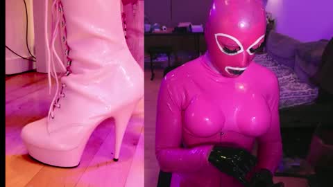 Snapshot of pinklatexgurl chatting on 12.14.25 pinklatexgurl online show from 12.14.25