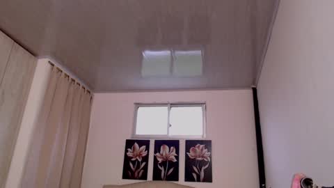 Snapshot of pinky_f00x chatting on 09.28.25 pinky_f00x online show from 09.28.25