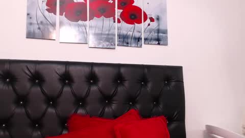 Snapshot of pinky_f00x chatting on 10.08.25 pinky_f00x online show from 10.08.25