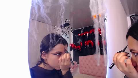 Snapshot of pinky_f00x chatting on 10.30.25 pinky_f00x online show from 10.30.25