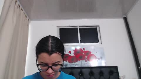 Snapshot of pinky_f00x chatting on 04.29.26 pinky_f00x online show from 04.29.26