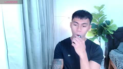 Snapshot of pinoymilker chatting on 06.18.26 ethan online show from 06.18.26