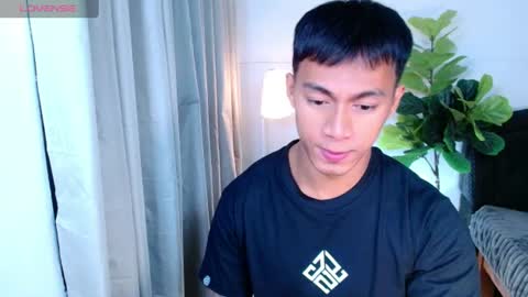 Snapshot of pinoymilker chatting on 06.20.26 ethan online show from 06.20.26