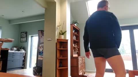 piphwyl online show from 02.20.25