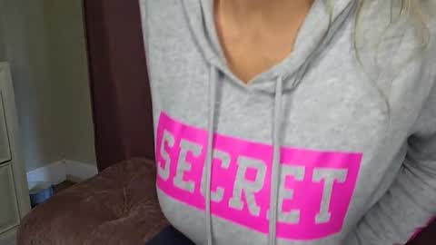 MILF Pippa online show from 01.21.25