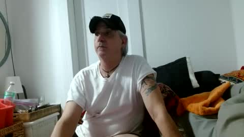 Snapshot of pirate334 chatting on 05.25.26 pirate334 online show from 05.25.26