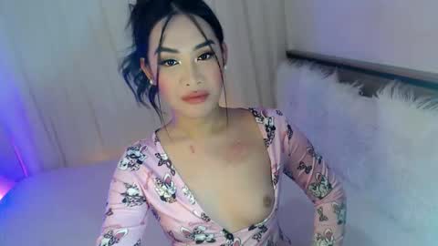 Snapshot of piroulita chatting on 09.12.25 Ari online show from 09.12.25