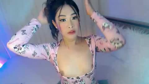 Snapshot of piroulita chatting on 09.16.25 Ari online show from 09.16.25