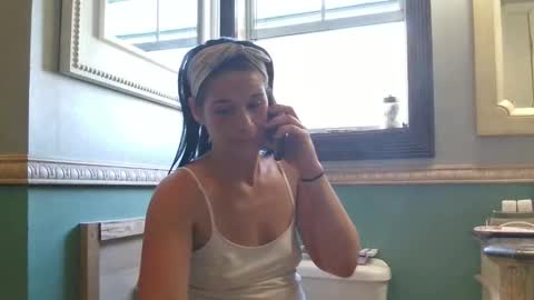 Snapshot of pixieluxxx chatting on 04.14.26 PixieLuxXx online show from 04.14.26