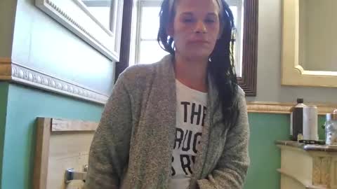 Snapshot of pixieluxxx chatting on 04.21.26 PixieLuxXx online show from 04.21.26