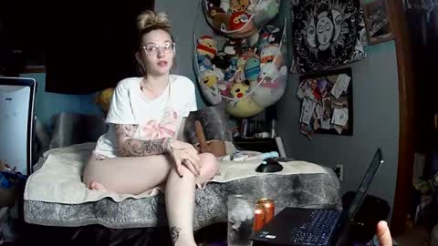 Snapshot of pixieprincess03 chatting on 10.27.25 Princess online show from 10.27.25