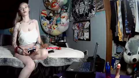 Snapshot of pixieprincess03 chatting on 11.09.25 Princess online show from 11.09.25