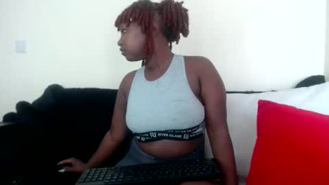 Snapshot of pixietease1 chatting on 09.17.25 pixietease1 online show from 09.17.25