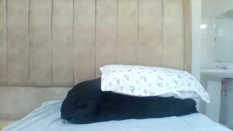 Snapshot of pixietease1 chatting on 11.18.25 pixietease1 online show from 11.18.25