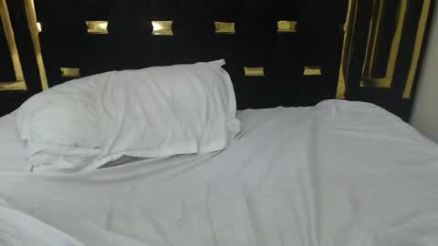 Snapshot of pixietease1 chatting on 02.14.26 pixietease1 online show from 02.14.26