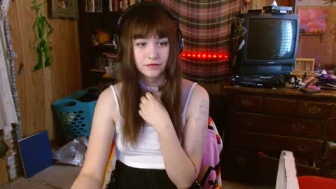 Snapshot of pixinun chatting on 01.23.25 Izzy online show from 01.23.25