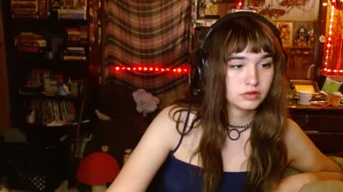 Snapshot of pixinun chatting on 09.17.25 Izzy online show from 09.17.25