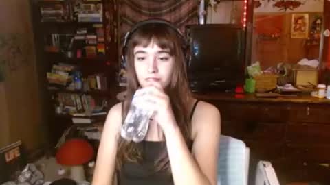 Snapshot of pixinun chatting on 10.13.25 Izzy online show from 10.13.25