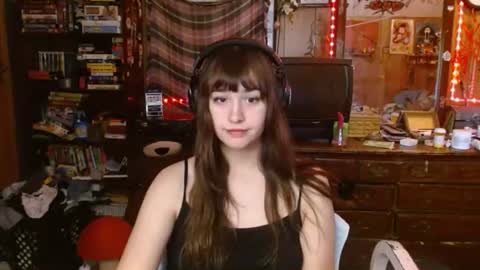 Snapshot of pixinun chatting on 10.16.25 Izzy online show from 10.16.25