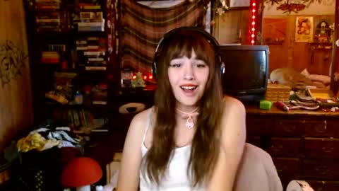 Snapshot of pixinun chatting on 10.23.25 Izzy online show from 10.23.25