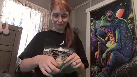 Snapshot of pizzedwife chatting on 03.22.26 pizzedwife online show from 03.22.26