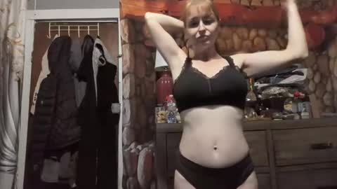 Snapshot of pizzedwife chatting on 03.29.26 pizzedwife online show from 03.29.26