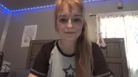 Snapshot of pizzedwife chatting on 04.17.26 pizzedwife online show from 04.17.26