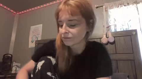 Snapshot of pizzedwife chatting on 04.19.26 pizzedwife online show from 04.19.26