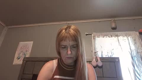 Snapshot of pizzedwife chatting on 04.21.26 pizzedwife online show from 04.21.26