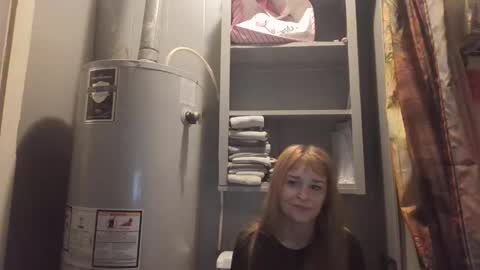 Snapshot of pizzedwife chatting on 05.12.26 pizzedwife online show from 05.12.26