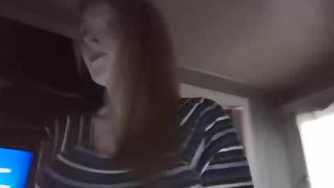 Snapshot of pizzedwife chatting on 05.22.26 pizzedwife online show from 05.22.26